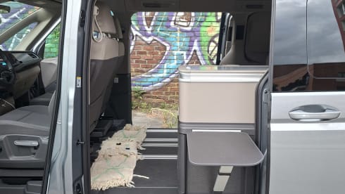 Flo's Cabin. – 4p Volkswagen bus uit 2026