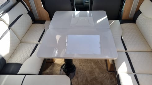 Efa – 6 berth Roller Team semi-integrated from 2024