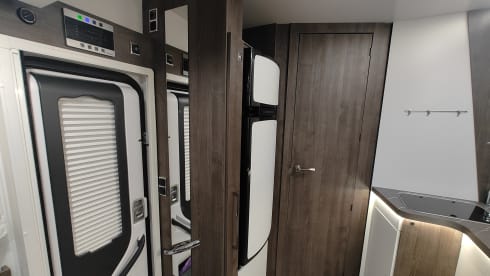 Travel carefree with the luxurious Benimar T488 (2024) 