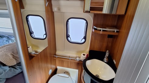 Compact and cozy 2-person Citroën Jumper Globecar bus from 2015