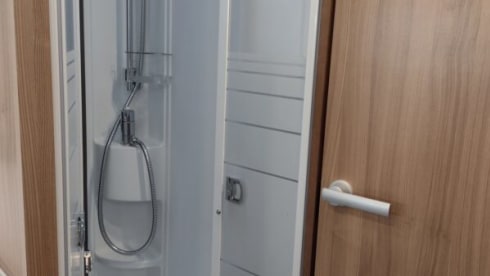 6p Adria Mobil semi-integrated model 2019