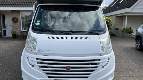 Esprit – 2p Dethleffs semi-integrated camper from 2014