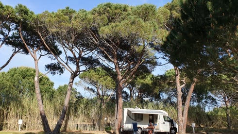 Beautiful luxury and compact (6.40 meters) motorhome with everything you wish for...
