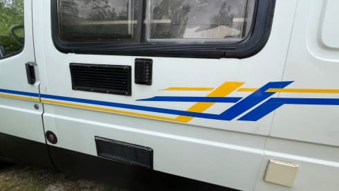 De Vrijbuiter – 7 Berth Chausson bus from 2013