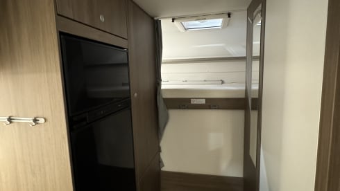 Spacious 6p Carado 361 alcove from 2024