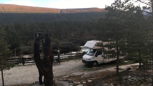 Friendly Camper – Restyled camper | Working off grid