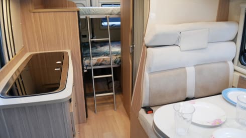 Dreamer D55 6 mtr, 4 sleeping 4 seats, bunk bed, 6 mtr.