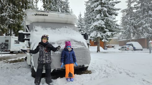 Miel – Fully equipped 4p Benimar Mileo 224 semi-integrated from 2020 - also SKI!!