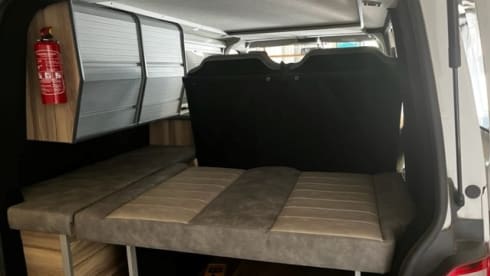 4p Volkswagen campervan uit 2017