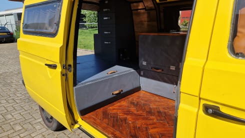 Unique Volkswagen T3 from 1988 to go on an adventure with