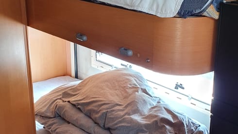 FAMILY MOHO with central heating, AirCon, solar power and TV