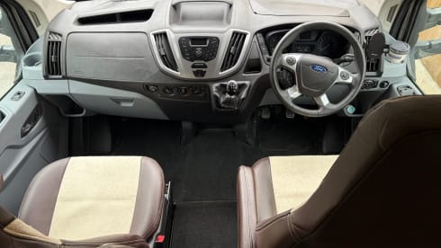 Rami – Ford camper met 5 slaapplaatsen uit 2015