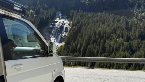 "De Witte" – 4p Volkswagen bus from 2004