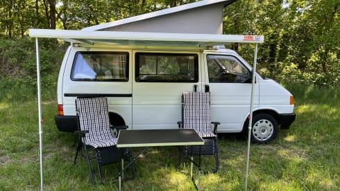 Calí – Very neat original VW T4 California Coach