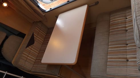 Carrie – 5 berth pet friendly motorhome, based between Brighton and Gatwick