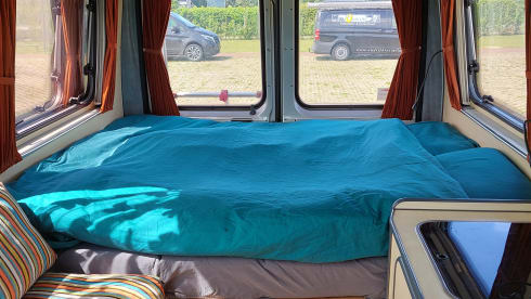 2p attractive, spacious, light Fiat bus camper