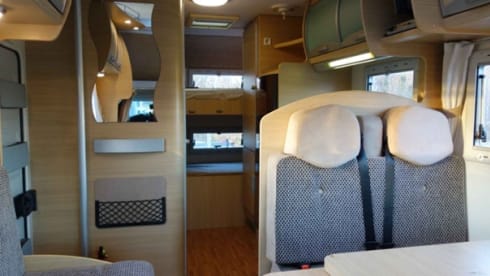 Mardy – Well maintained 3 person camper (alcove) for rent