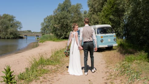 Brum – Volkswagen T2 baby blue with 6 cylinder