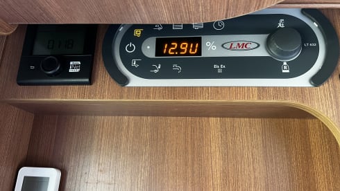 13 LMC T742 – LMC T742 semi-integrated camper 2020