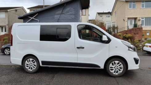 Lexi – 4 berth Vauxhall vivaro 