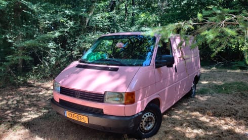 Roze Volkswagen T4 buscamper - 2 personen
