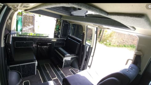 Elgrandy – Cool 3 berth Nissan ELGRAND campervan from 2005 with pop roof