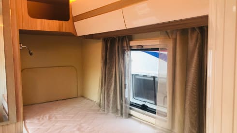 LUXURY AHORN CANADA, length beds and pull-down bed, ideal for families and seniors