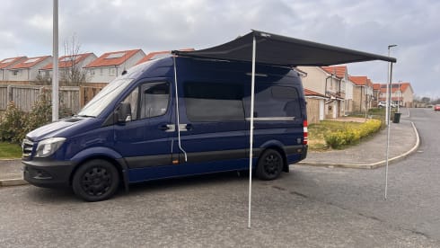 Ronnie – Fully Off-Grid Mercedes Heating & shower/Toilet (Insurance Included)