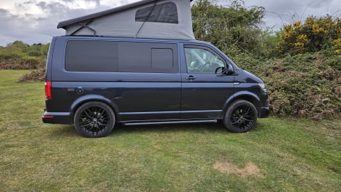 Betty – VW Campervan 4 Berth - Great looking van, cosy living space