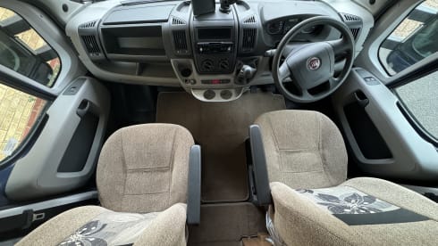 Marilyn  – 4 berth/6 Belts Swift Escape 2011