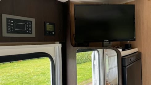 MC LOUIS MC4 281  – 4p McLouis semi-integrated uit 2022