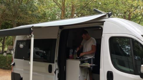 Vrijheid op wielen – Fully equipped camper with solar panel