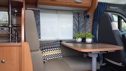 Super gezellige ruime camper met een ideale indeling.