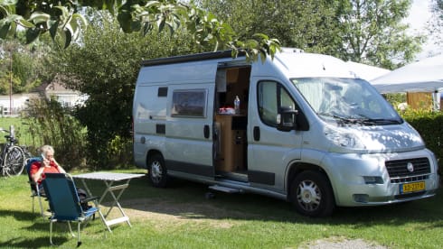 Blue Bird – Four-person EuraMobil Bus Camper
