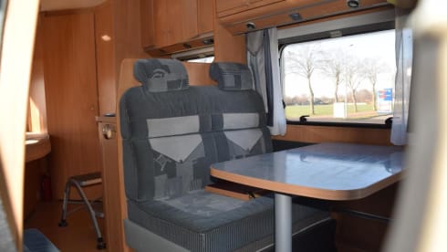 Freedom traveler – 4p Bürstner semi-integrated uit 2006