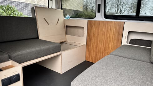 Ventje_CamperBuddy 2 – Ventje_Camper-Luxe VW T5 automatic - 5 seat belt places 
