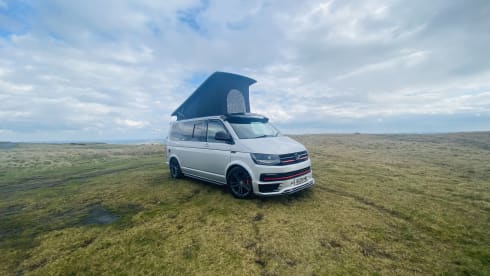 Jack – Stylish 4 berth Volkswagen Transporter Campervan 
