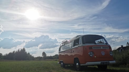 Maxima – A moment back in time with a Volkswagen T2 - Completely restored!