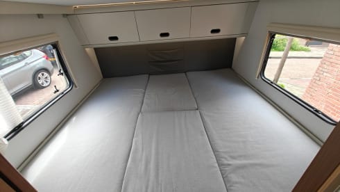 ColumBus – Luxurious Adria Family Camper for 5 people with bicycle rack