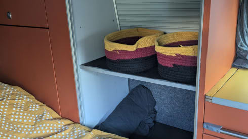 Bennie – 2-seater Volkswagen campervan from 2012