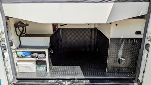 Charles – 2p BUS CAMPER für Abenteuer