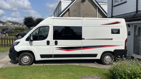 Yasmin (le Boxer!) – 3 berth 2020 Peugeot Boxer (with 2024 professional conversion)