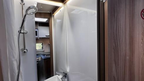 ScotlandCamp – Luxury Swift Escape 695 5 seatbelts 6 berth