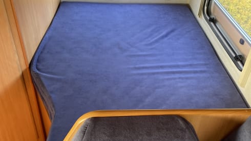 very nice compact 4 person camper