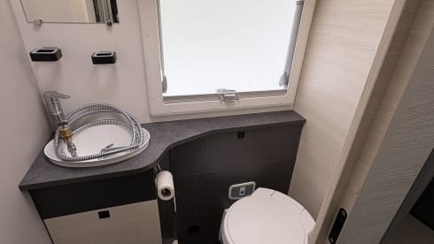 Ford Challenger 6 persoons, stapelbedden en hefbed