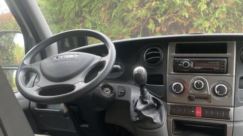 Ivy – Spacious Iveco Daily campervan