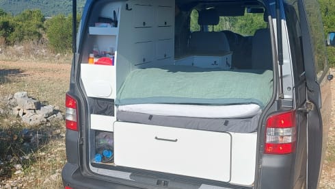 2p Volkswagen bus uit 2015