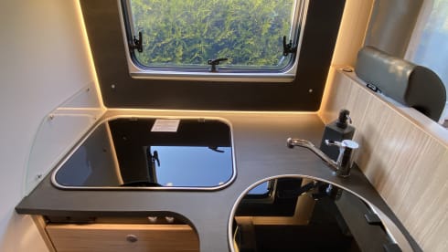Beautiful 4p Sunlight T68 with single beds and pull-down bed from 2022