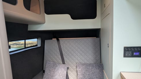 The Wanderer – 4 berth Mercedes-Benz Sprinter Off Grid 2018