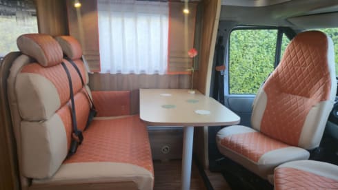 Nexxo T660 – 4p Bürstner semi-integrated uit 2007